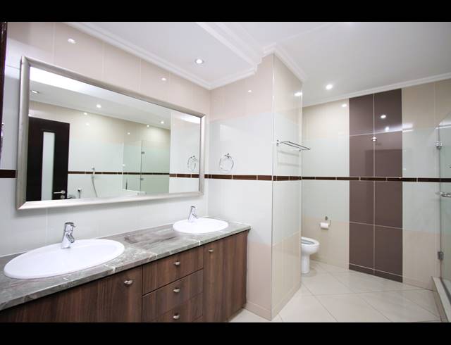 3 BEDROOM APARTMENT TO LET IN BEDFORD GARDENS